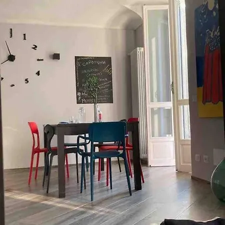 Ivrea, Via Pale شقة *